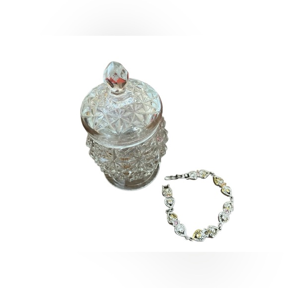 Avon Jewelry - VNT Avon Bundle Heart Shape Link Bracelet with perfume bottle